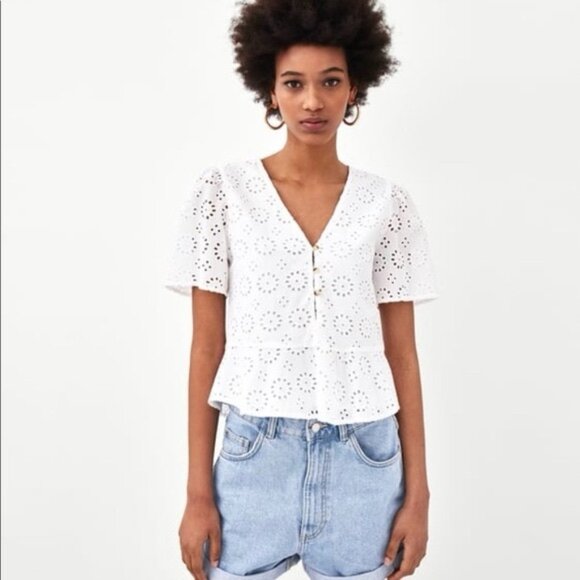 Tops - Zara Eyelet Button Front Top Size Small